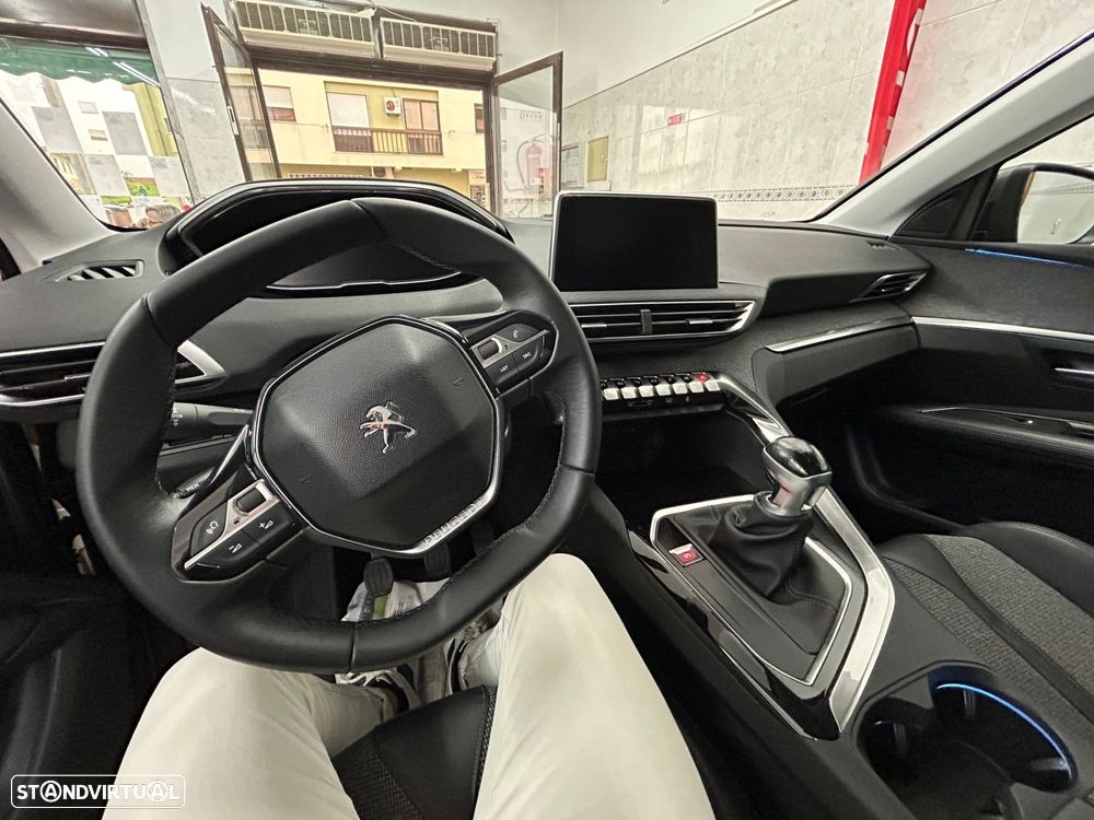 Peugeot 3008 1.2 PureTech Allure - 21