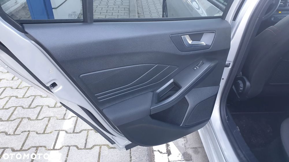 Ford Focus 1.0 EcoBoost mHEV ST-Line X - 14