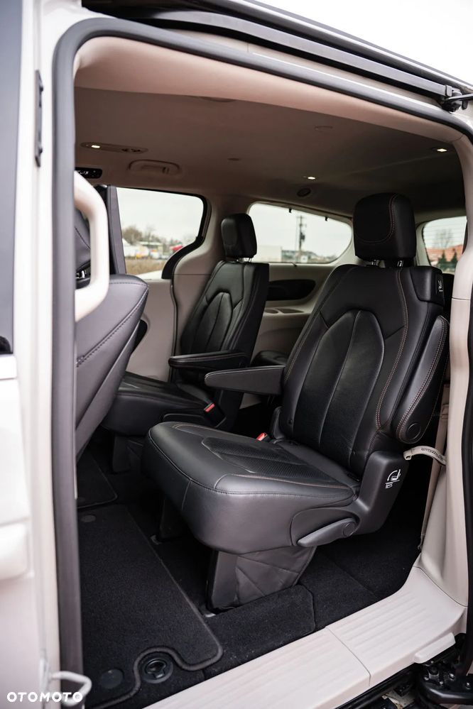 Chrysler Pacifica - 17