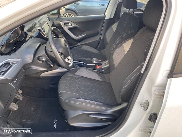 Peugeot 2008 1.2 PureTech Style - 4