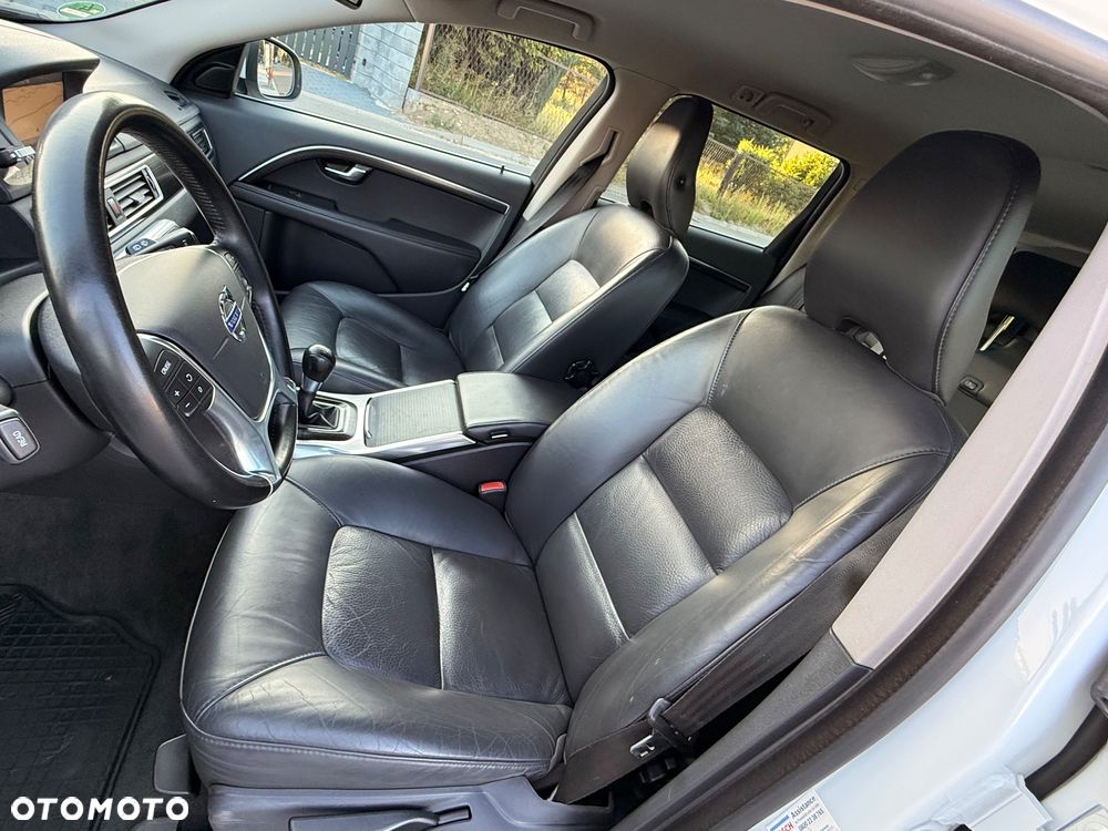 Volvo V70 D3 Momentum - 25