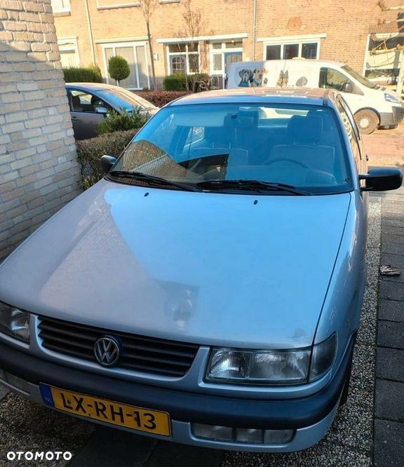Volkswagen Passat 1.9 TD CL - 1