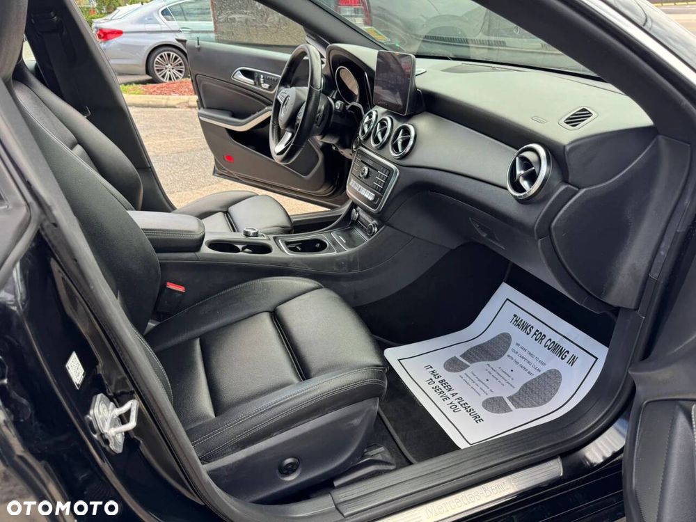 Mercedes-Benz CLA 250 4-Matic AMG Line 7G-DCT - 11