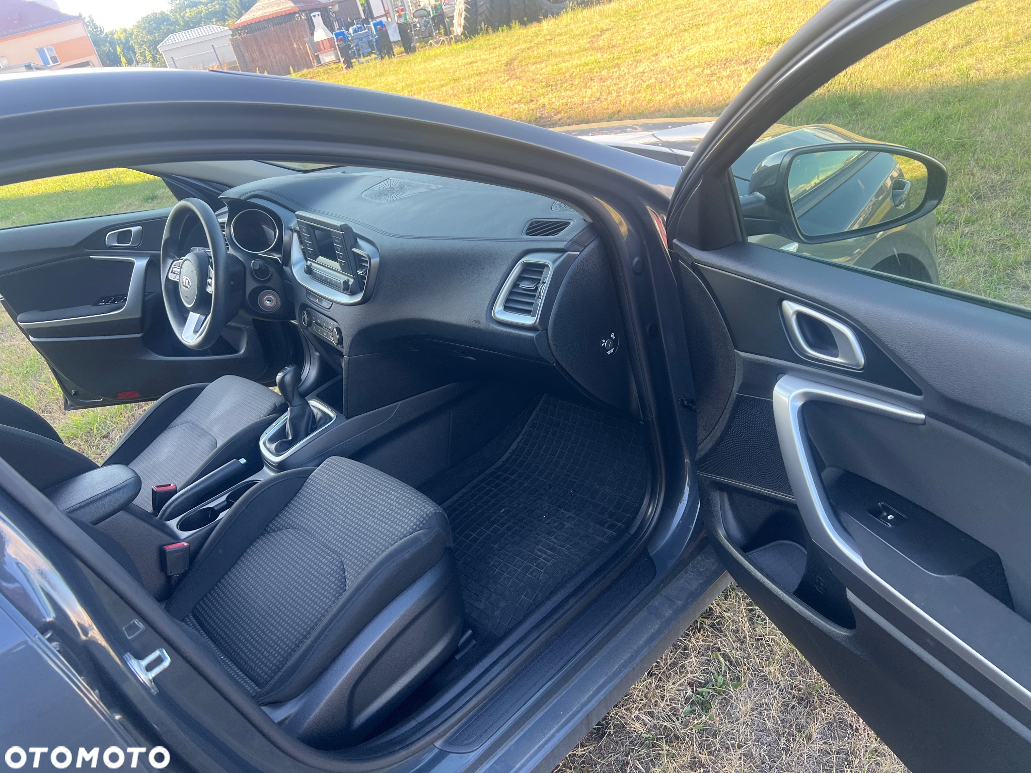 Kia Ceed - 10