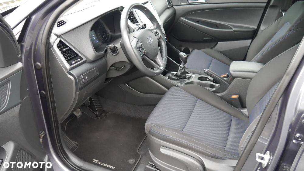 Hyundai Tucson blue 1.7 CRDi 2WD Intro Edition - 23