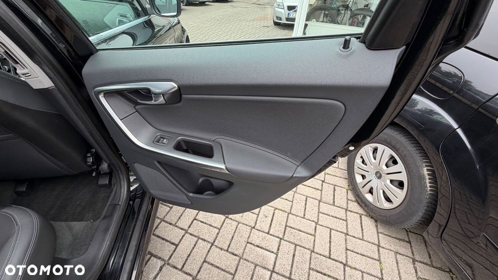 Volvo XC 60 D4 Momentum - 26