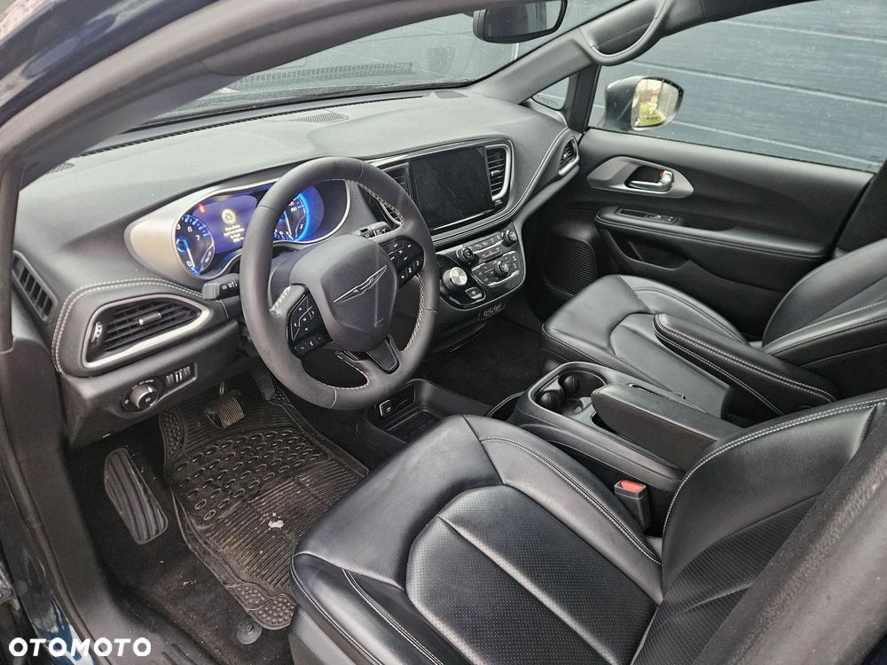 Chrysler Pacifica - 8