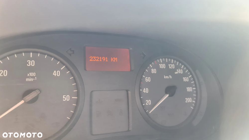 Opel Vivaro - 24