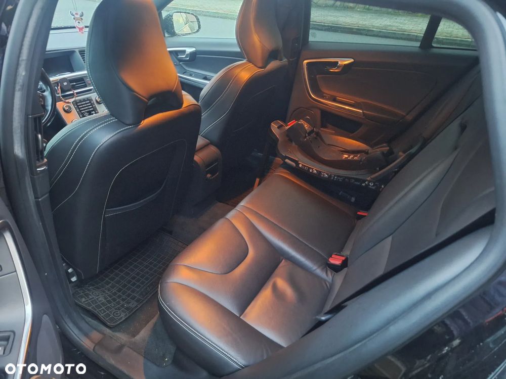 Volvo V60 T3 Drive-E Momentum - 11