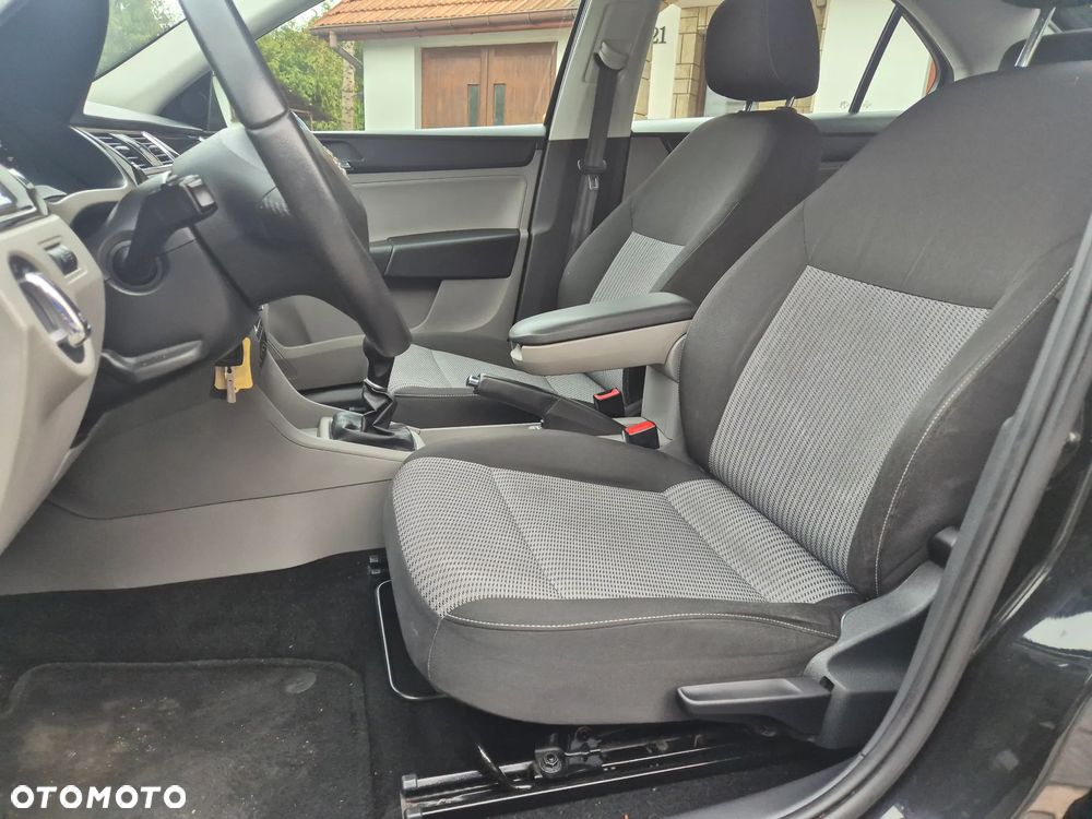 Skoda RAPID 1.2 TSI Style+ Green tec - 11