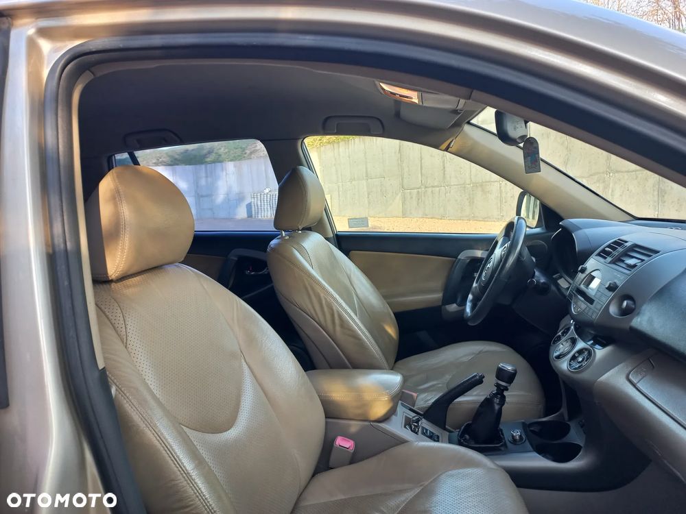 Toyota RAV4 2.2 D-4D Prestige - 16