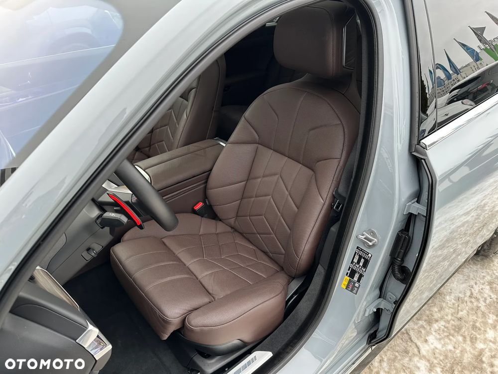 BMW Seria 7 M760e PHEV xDrive sport - 9