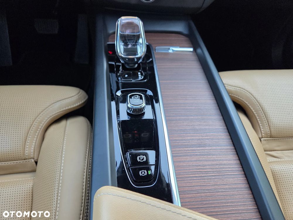 Volvo XC 60 B4 D Ultimate Dark - 32