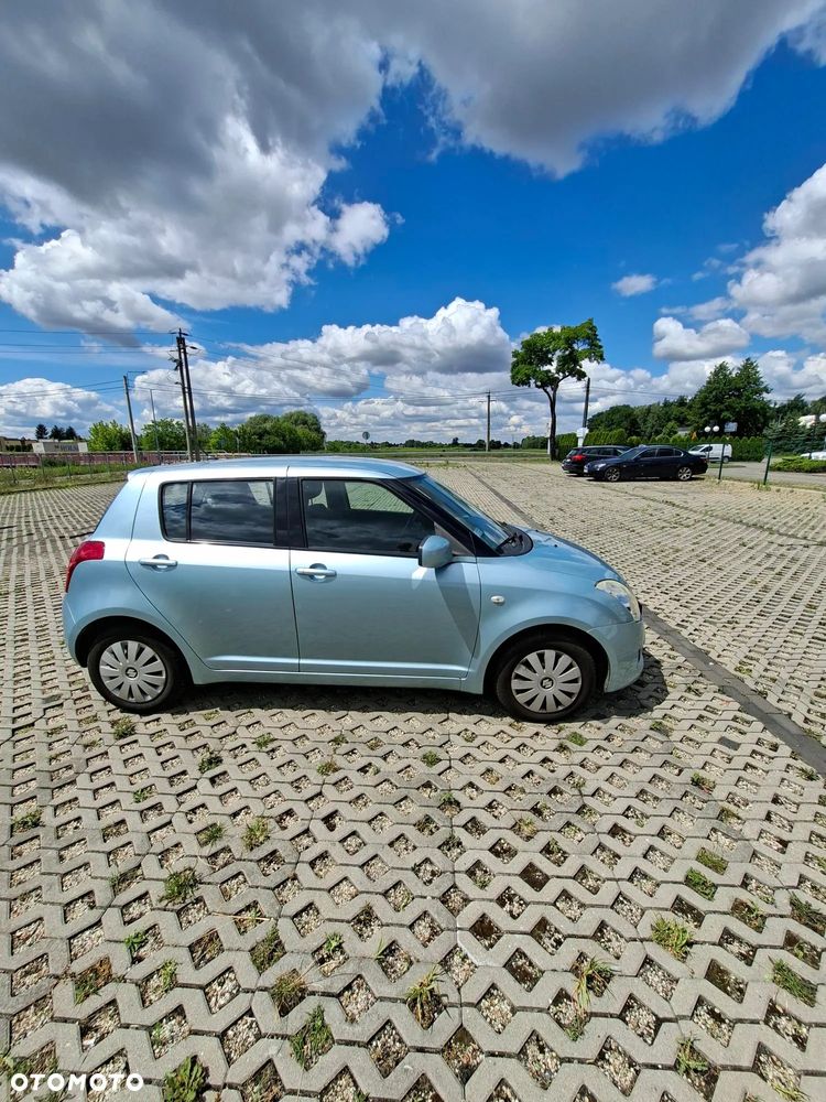 Suzuki Swift - 1
