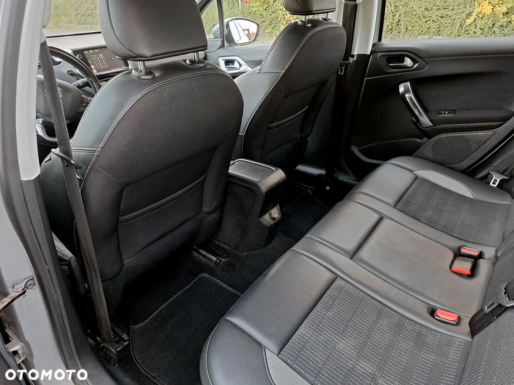 Peugeot 2008 1.6 BlueHDi Allure - 24