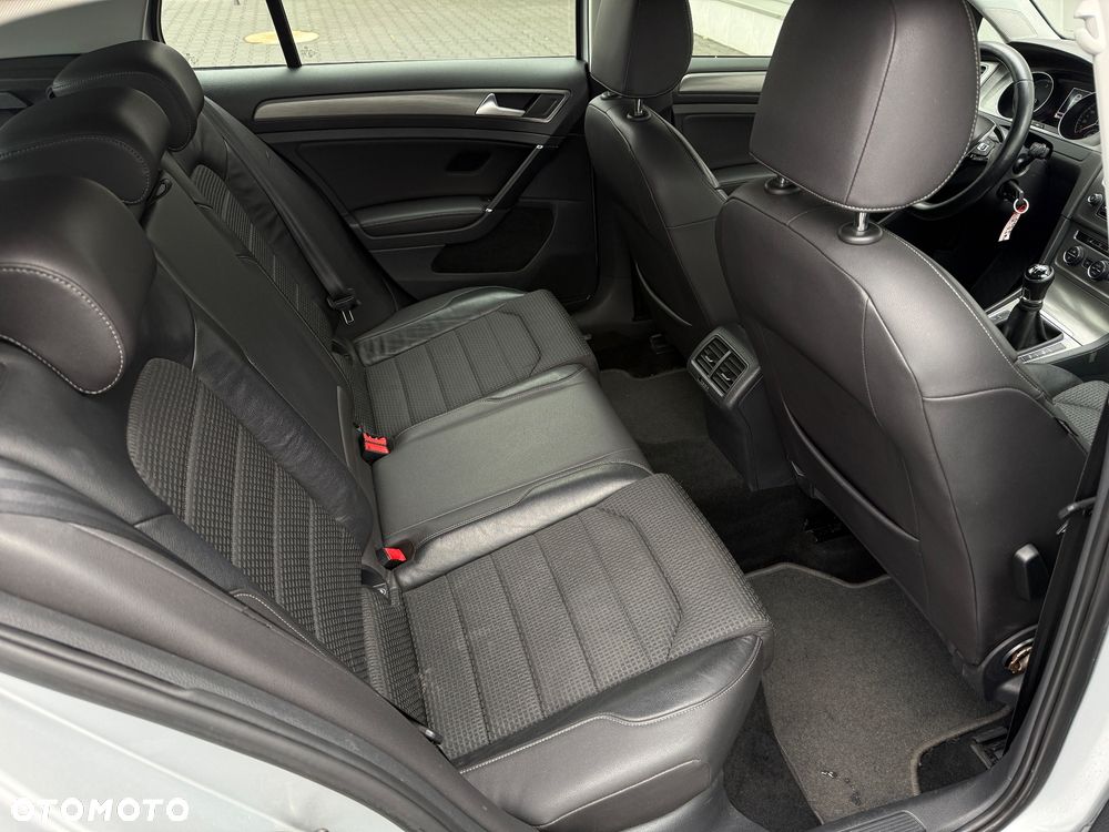 Volkswagen Golf - 26