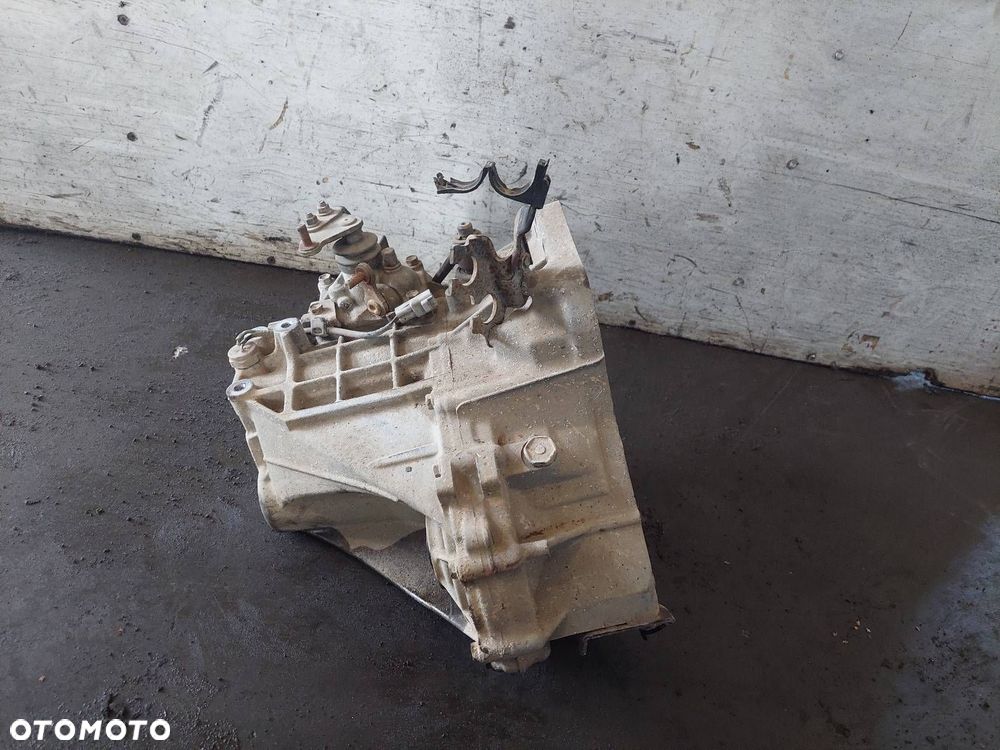 SKRZYNIA BIEGÓW TOYOTA YARIS II 1.0 12V MANUAL 5 BIEGÓW - 4