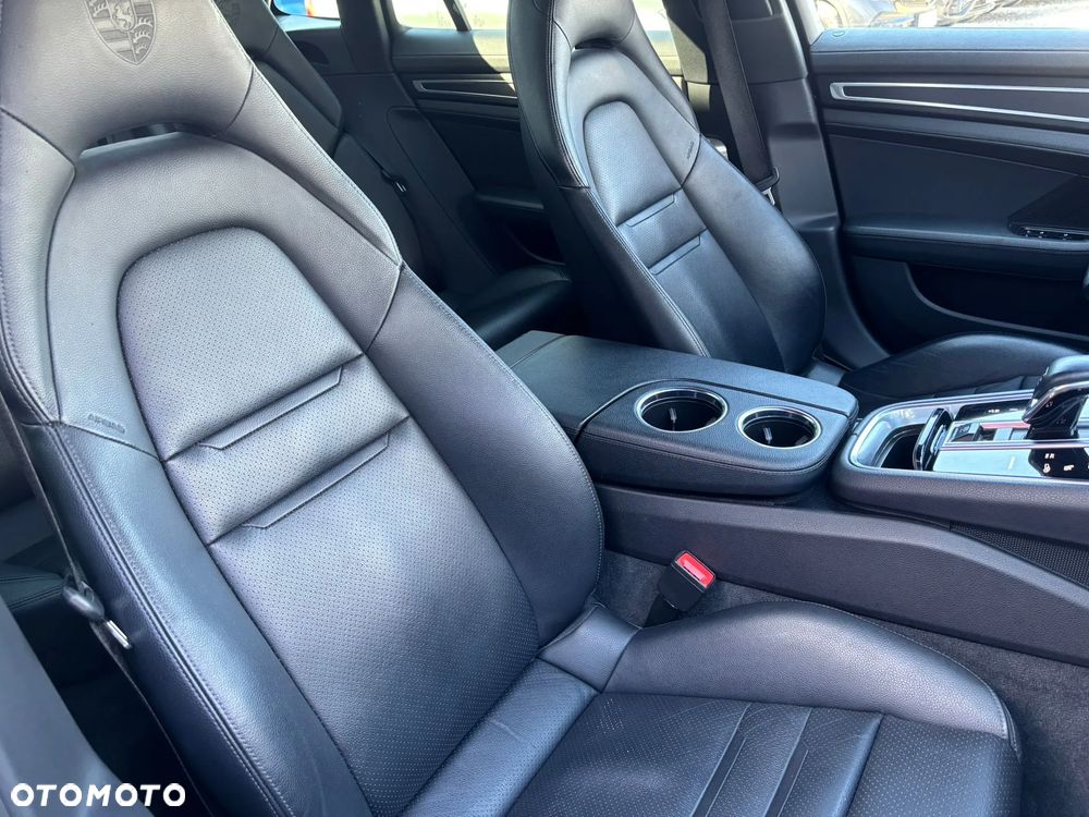 Porsche Panamera 4 Platinum Edition - 17