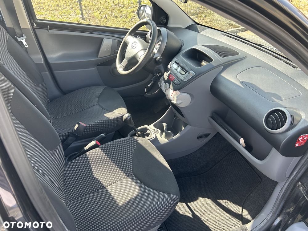 Toyota Aygo Cool - 13