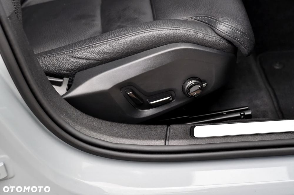 Volvo V60 Cross Country B4 D AWD Plus - 17