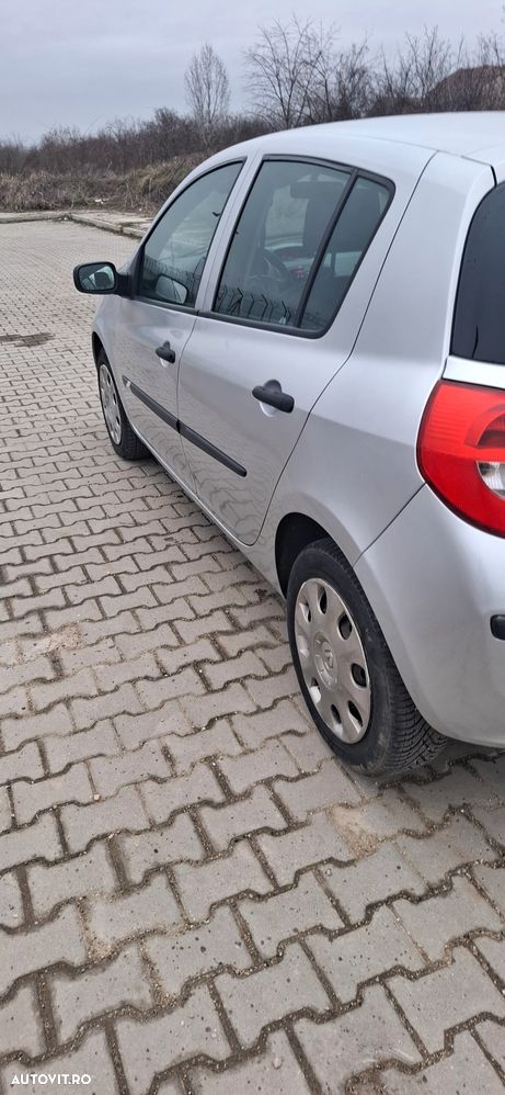 Renault Clio III 1.5dCi Dynamique - 8