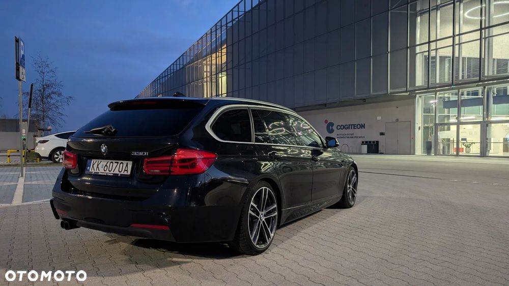 BMW Seria 3 330i M Sport - 4