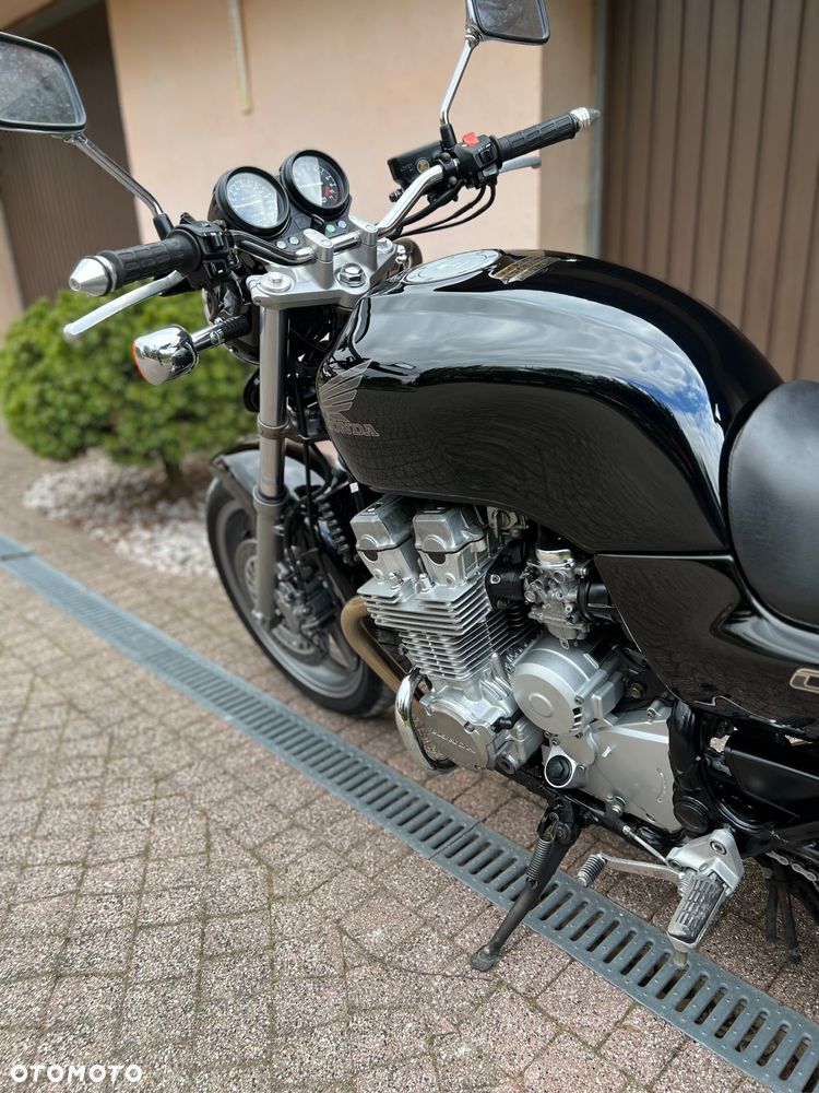 Honda CB - 16