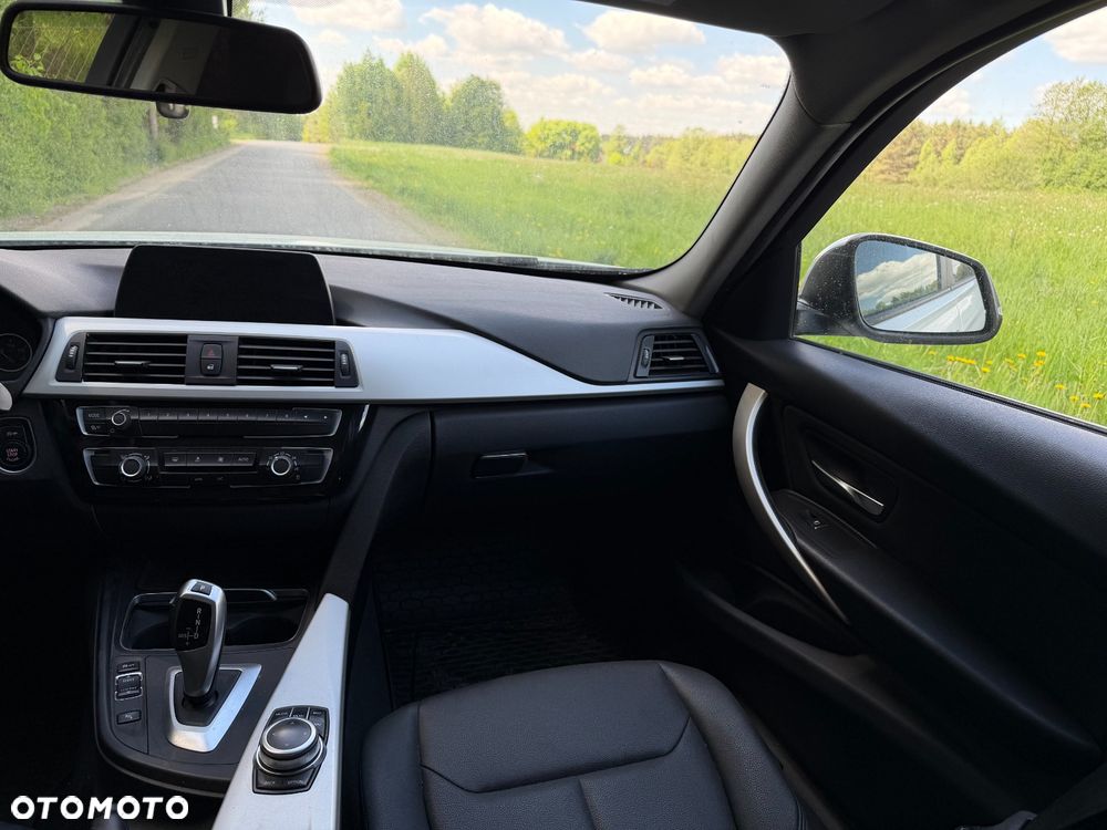 BMW Seria 3 318i - 12