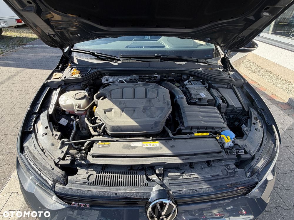 Volkswagen Golf - 11