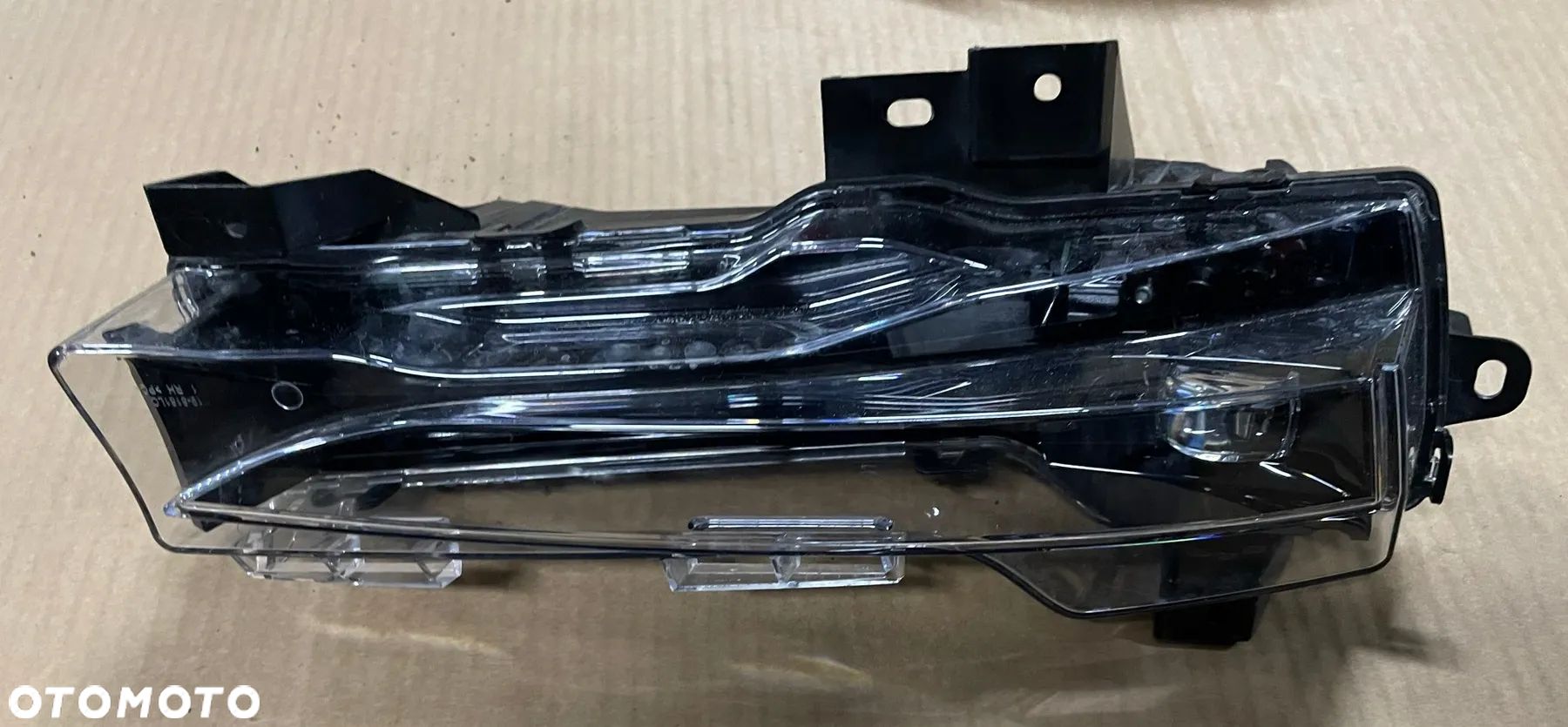 TESLA model 3 lampa prawa światło LED DRL halogen - 1