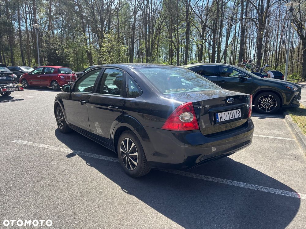 Ford Focus 1.6 Trend + - 5
