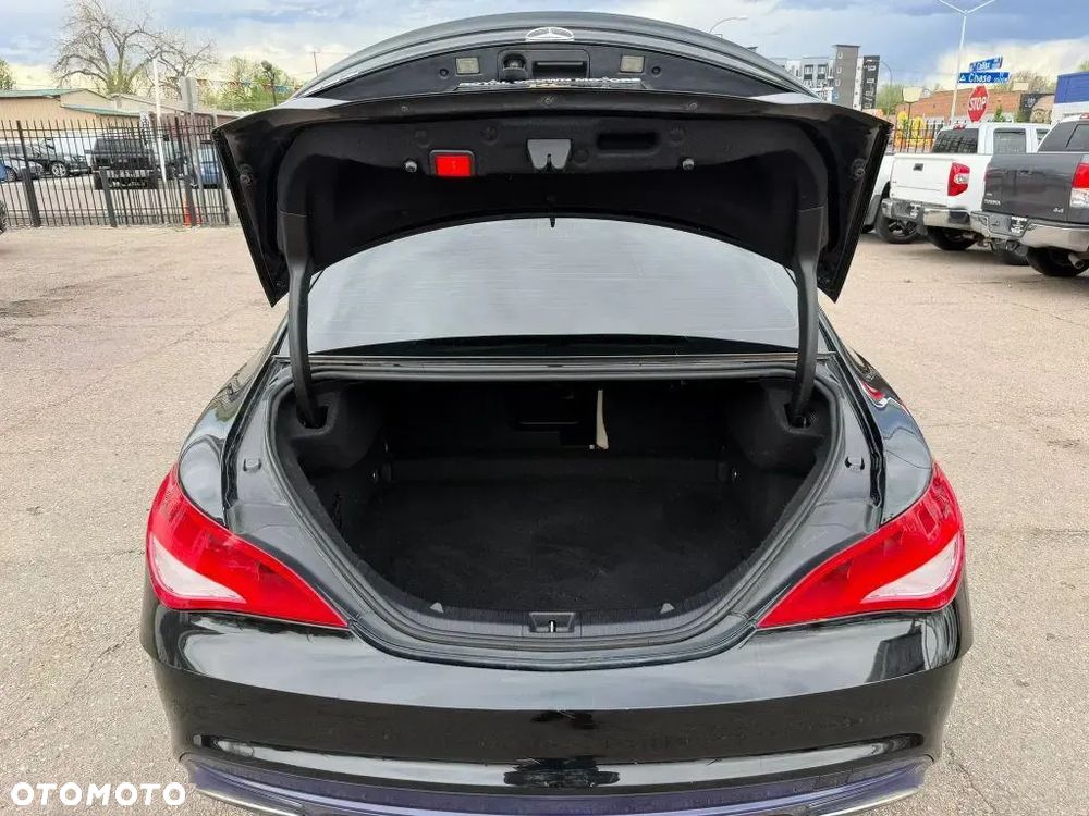 Mercedes-Benz CLA 250 4Matic 7G-DCT AMG Line - 10