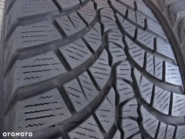 245/45/R19 102V Kumho Winter Craft WP71 - 3
