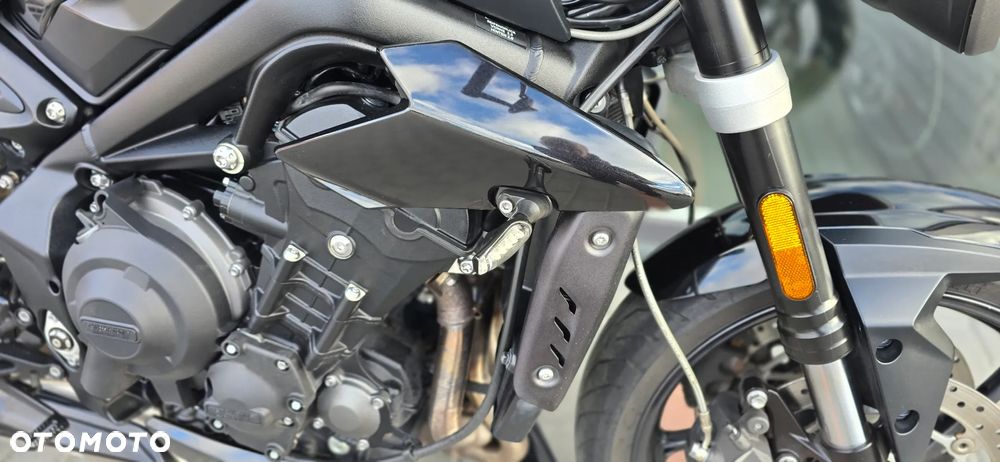 Triumph Street Triple - 10