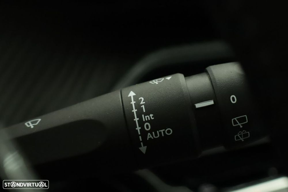 Peugeot 2008 1.2 PureTech Allure - 18