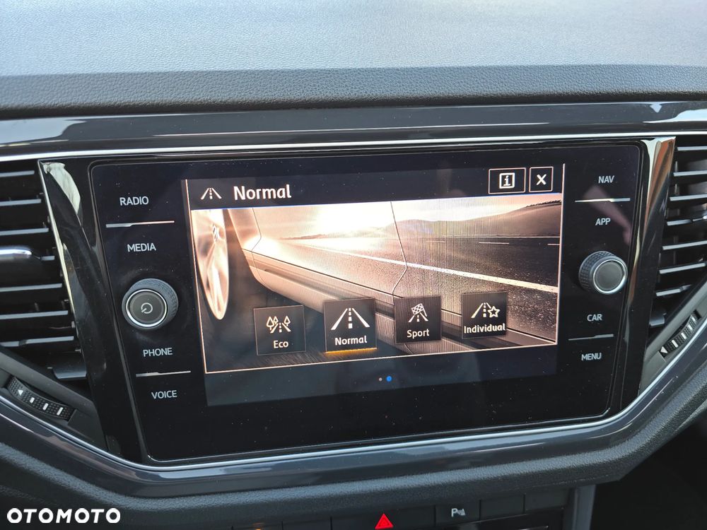 Volkswagen T-Roc 2.0 TDI SCR 4MOTION DSG Sport - 24