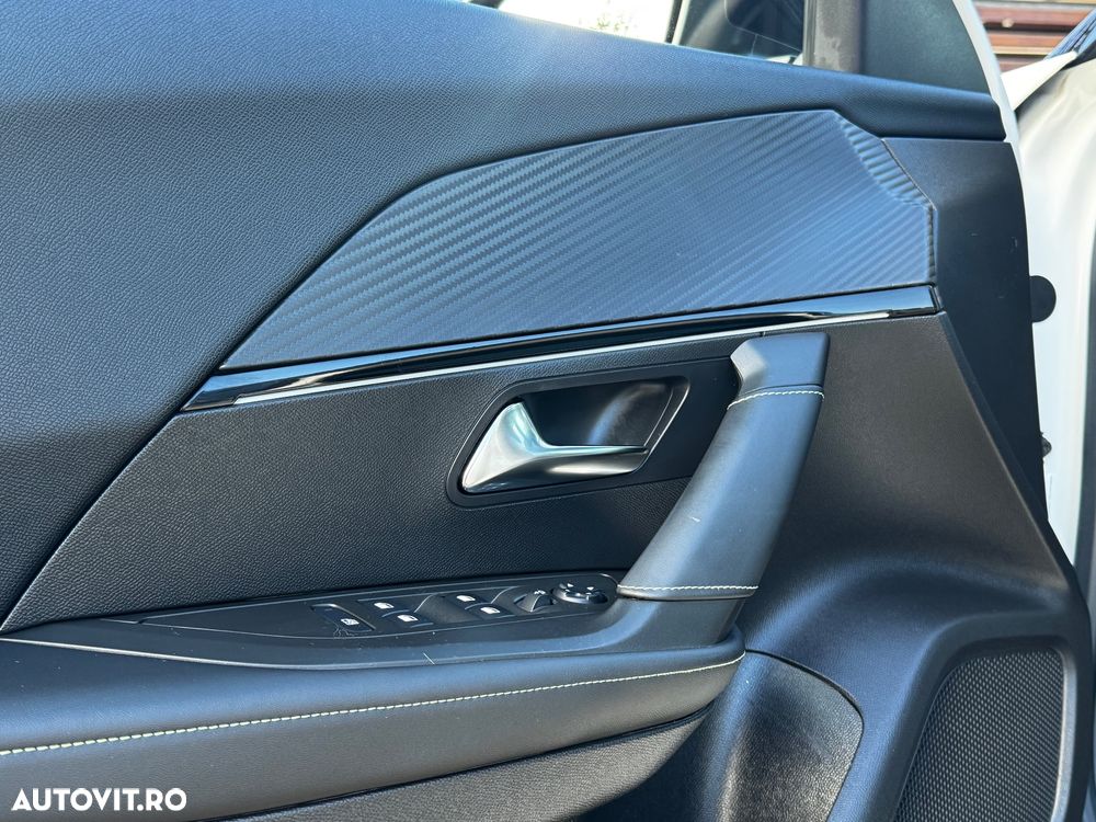 Peugeot 2008 BlueHDi 130 EAT8 GT - 27