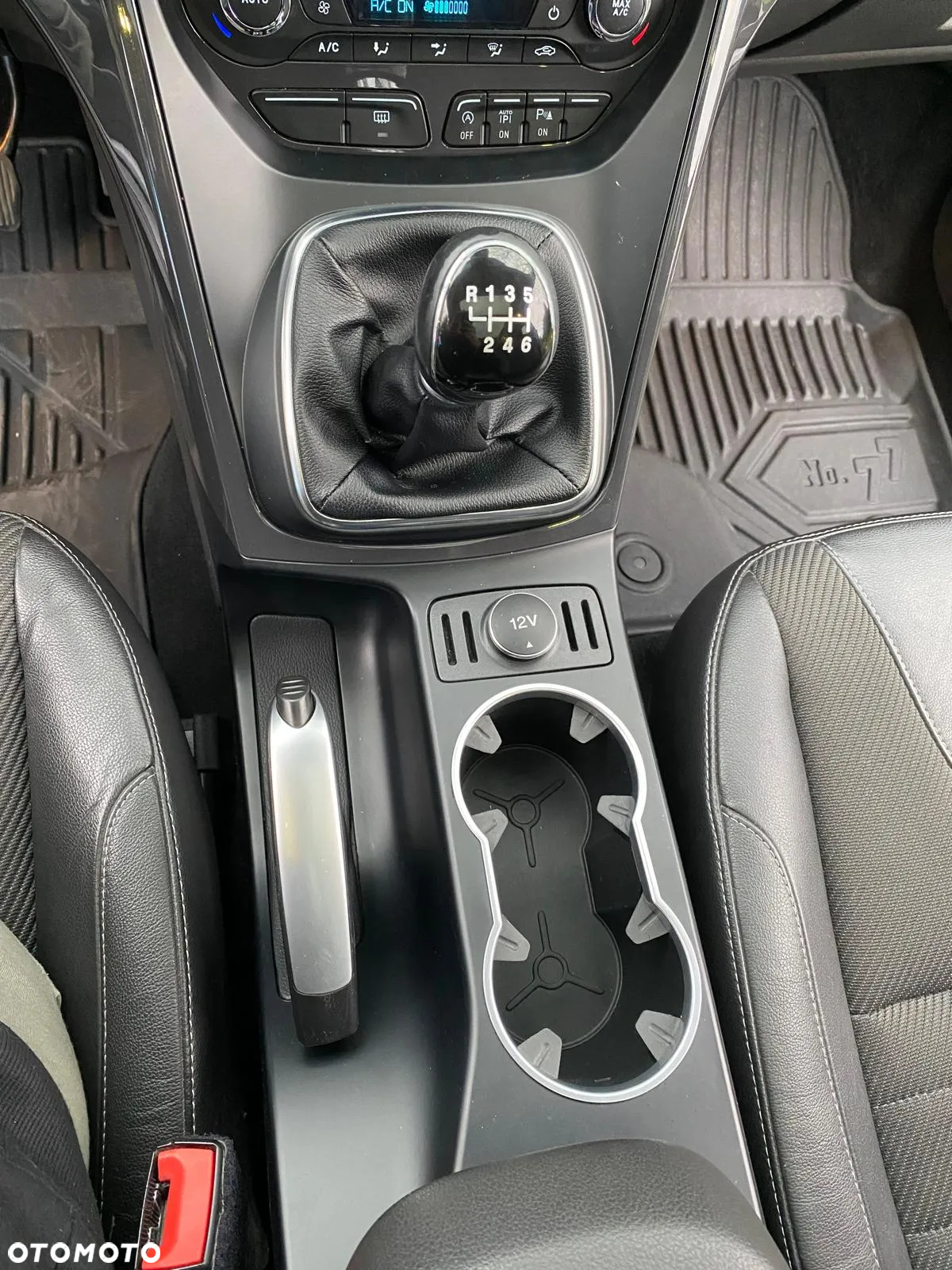 Ford Kuga 2.0 TDCi 2x4 Titanium - 16
