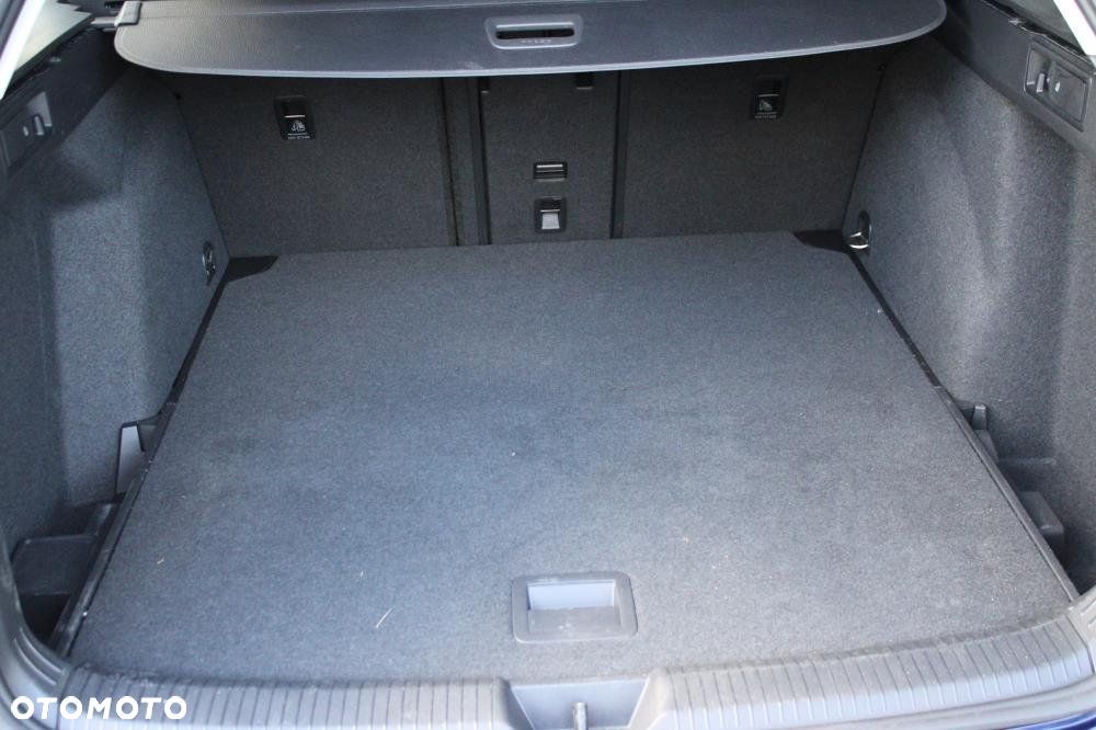 Volkswagen Golf - 33