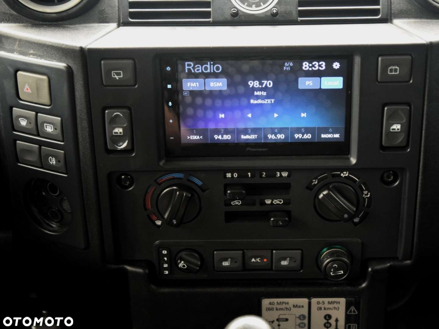 Land Rover Defender - 28