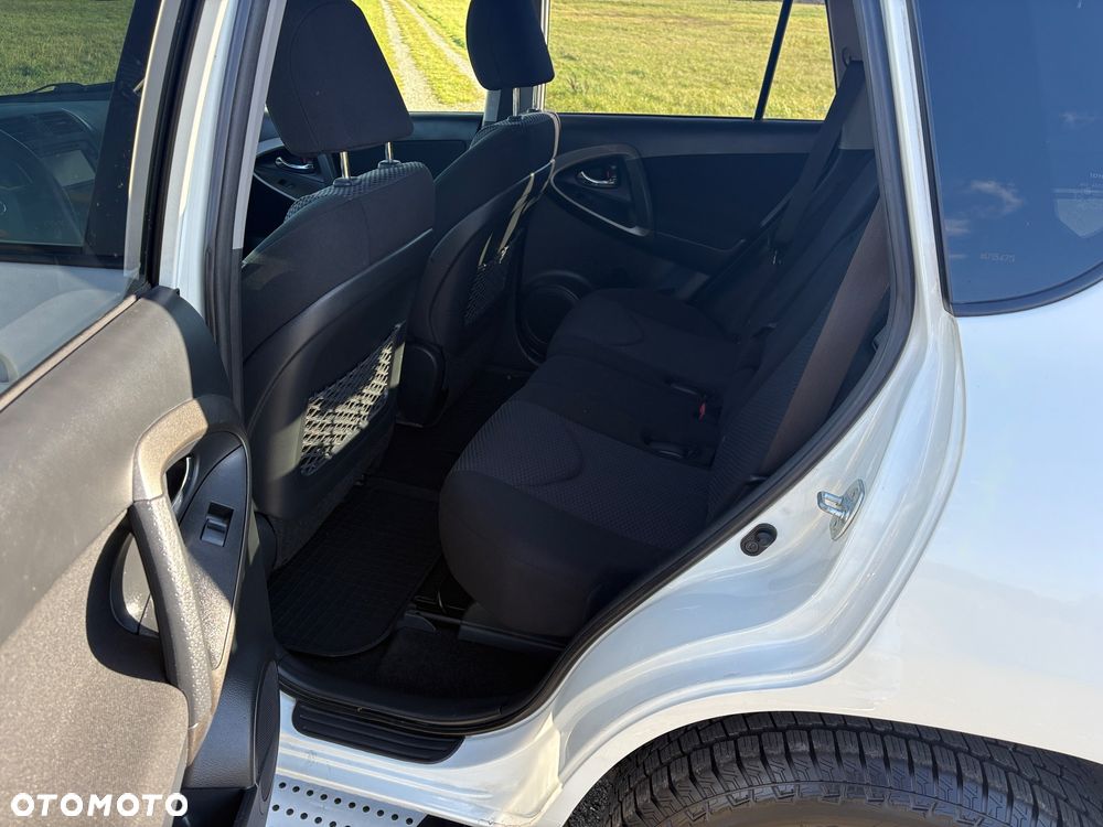 Toyota RAV4 2.2 D-4D 4x2 Sol - 11