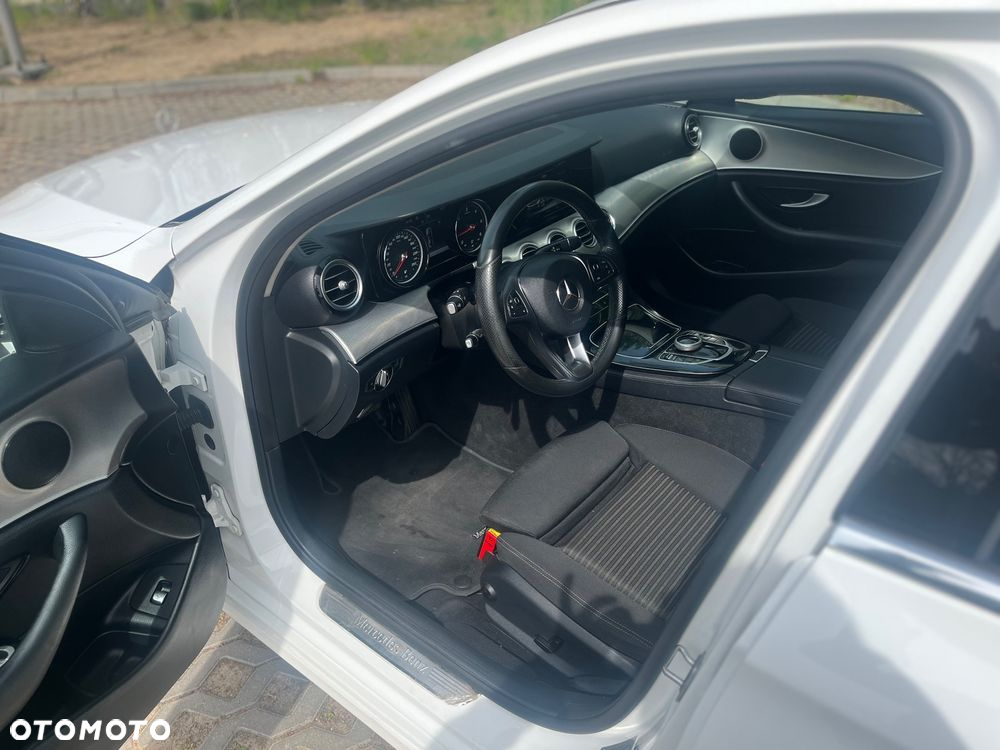 Mercedes-Benz Klasa E 200 d 9G-TRONIC - 11