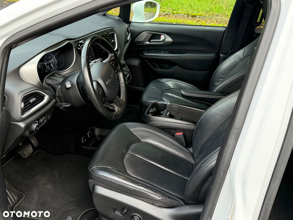 Chrysler Pacifica - 10