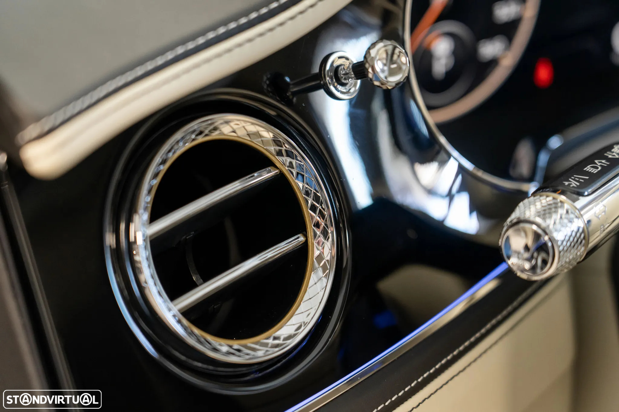 Bentley Flying Spur V8 Azure - 18
