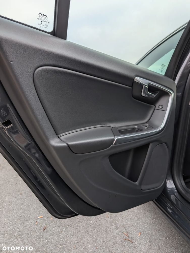 Volvo S60 T5 Drive-E Dynamic Edition (Momentum) - 15