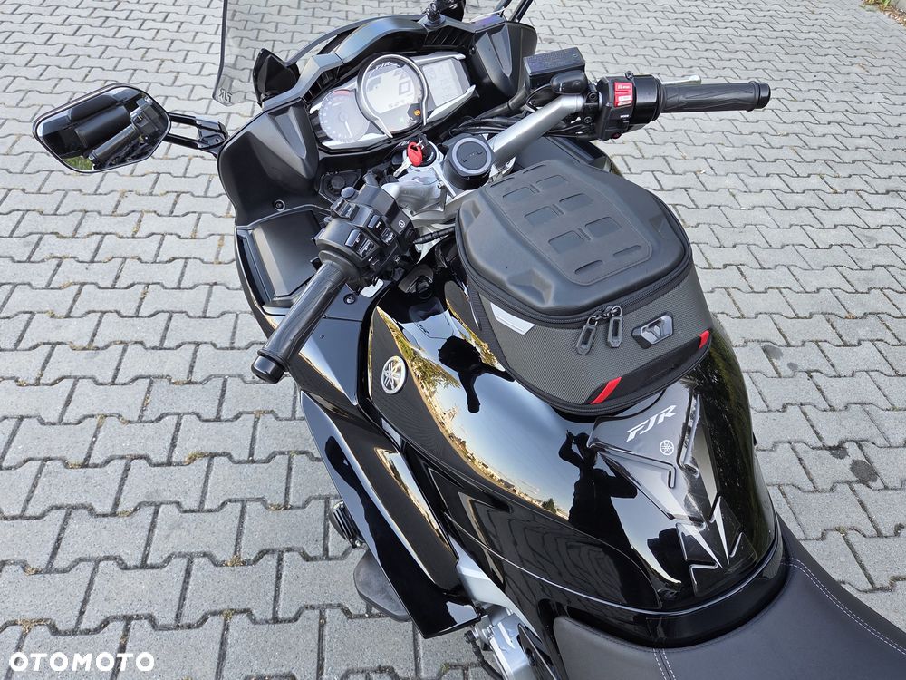 Yamaha FJR - 24