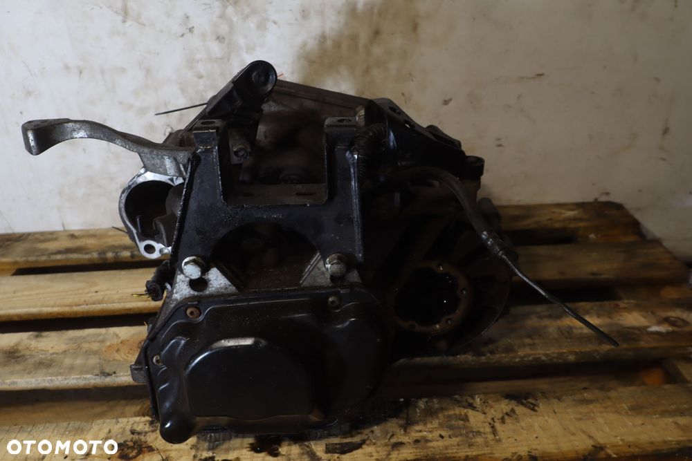 SKRZYNIA BIEGÓW 5 BIEGOWA SKODA FABIA III 1.2TSI PED - 2