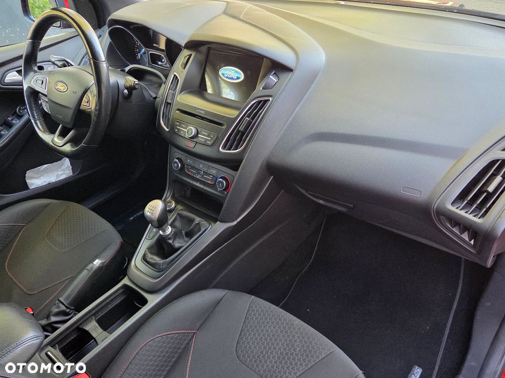 Ford Focus 1.0 EcoBoost Start-Stopp-System ST-LINE DESIGN - 6