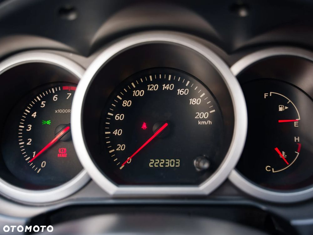 Suzuki Grand Vitara 2.0 Comfort + Family - 25