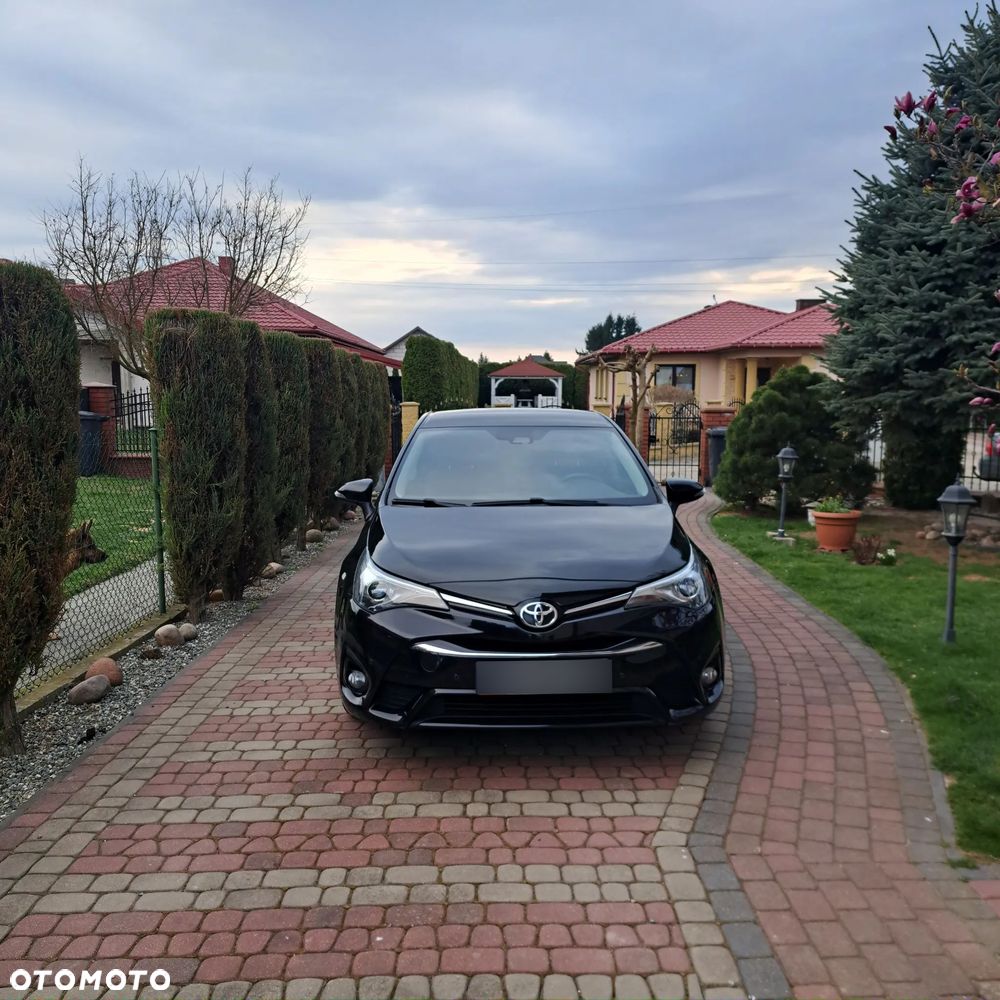 Toyota Avensis 2.0 D-4D Premium - 1